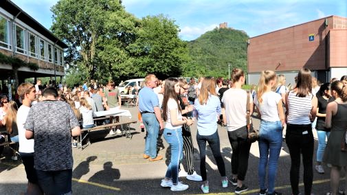 Trifels-Gymnasium Annweiler erhält Plakette „Nachhaltige Schule“